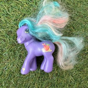 My Little Pony Peach Surprise MLP G3 2002 Purple Peach Butterfly HASBRO
